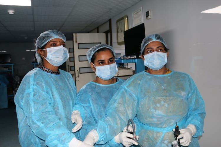 Surgeons practicing Laparoscopic Rectopexy, Laparoscopic Nephrectomy, Splenectomy and  Gynecologists' practicing Sacrocolpopexy, laparoscopic rectopexy on the Live Tissue.