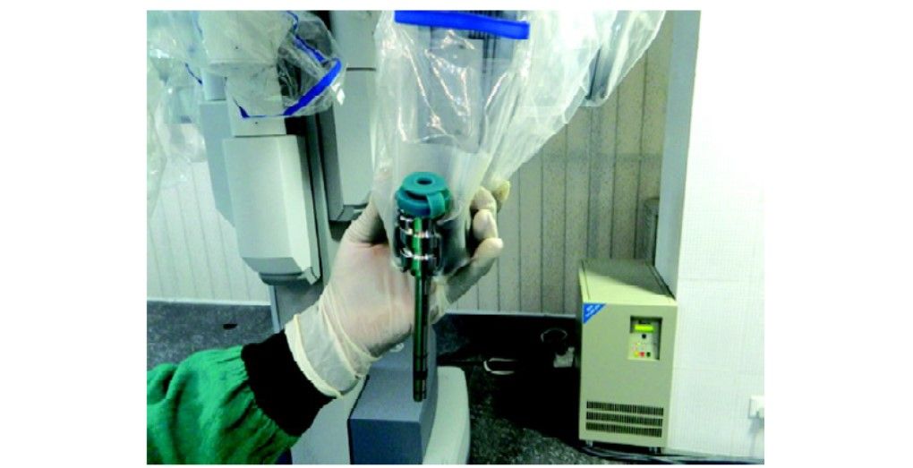 Example of mounting instrument arm on to the cannula