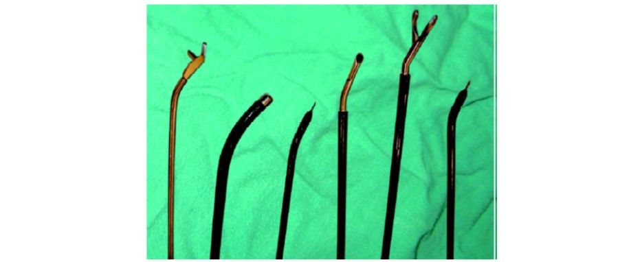 Needle holders and electrosurgical instruments used in TEM