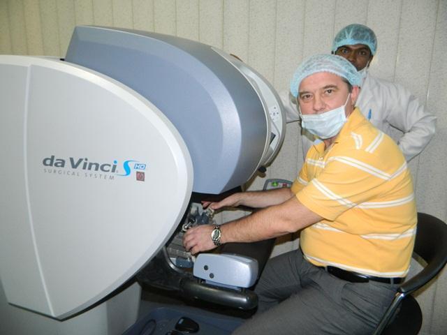 Robotic and Laparoscopic Surgery Training