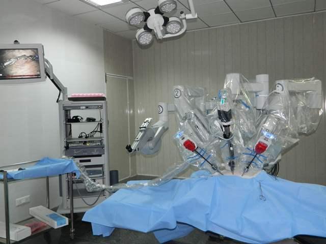 Robotic and Laparoscopic Surgery Training