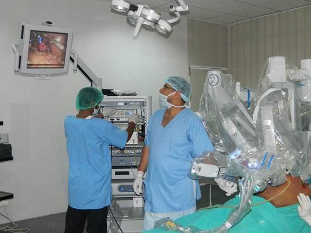 Robotic and Laparoscopic Surgery Training