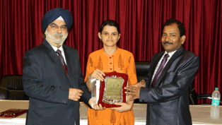 DR. VINEETA
