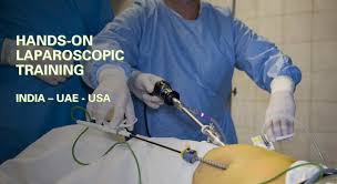 What is the difference in laparoscopic and robotic surgery?