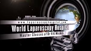 20 सप्ताह की गर्भवती महिला में दर्द पेट के लिए वीडियो ऑफ लेप्रोस्कोपिक एडेसिओलिसिस का वीडियो देखेंl