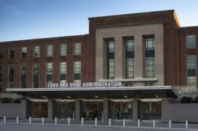 FDA ने मोर्सेलेटर के उपयोग को 50 साल से कम उम्र की महिलाओं के लिए संशोधित किया है।